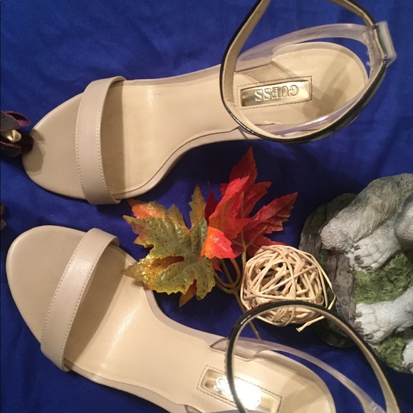 Sassy pair of Guess 👠 - Picture 2 of 7